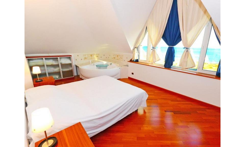 apartments BLU RESIDENCE: bedroom (example)