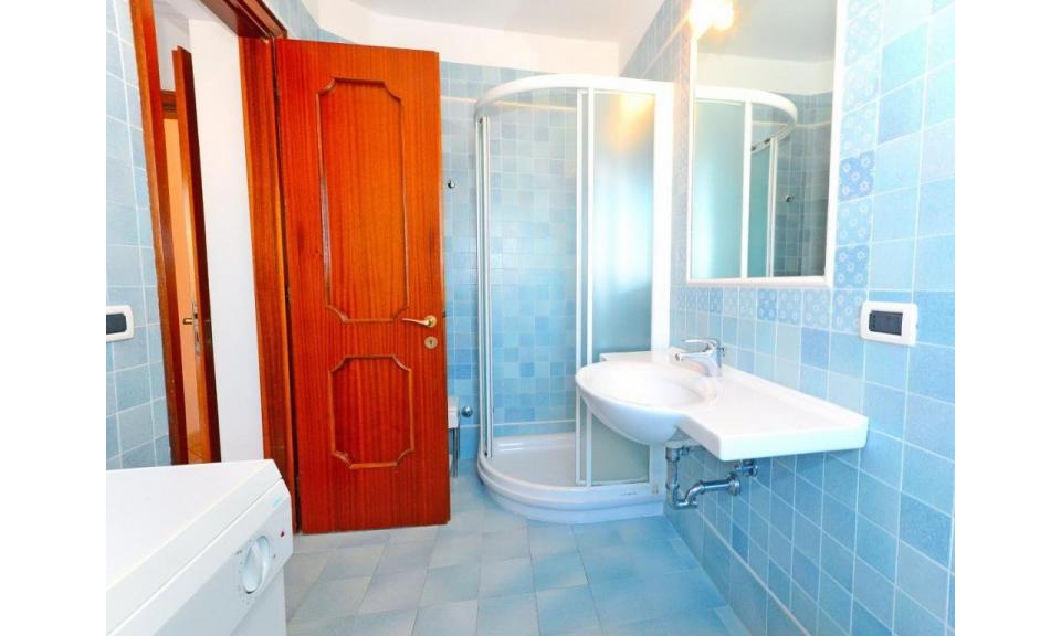 apartmanok BLU RESIDENCE: fürdőszoba (példa)