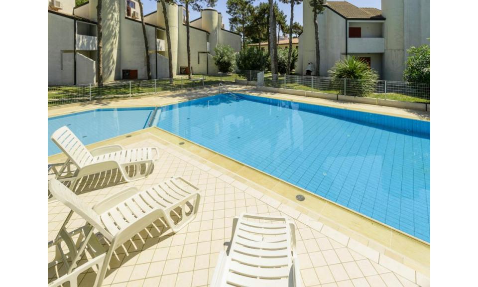 résidence HOLIDAY VILLAGE: piscine