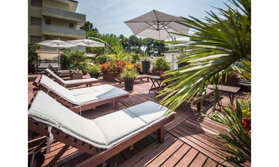 hôtel PARK HOTEL: terrasse solarium