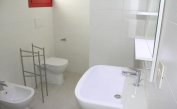Residence HOLIDAY VILLAGE: D8/VSL - Badezimmer mit Duschkabine (Beispiel)