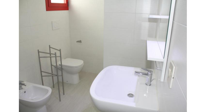 residence HOLIDAY VILLAGE: D8/VSL - bathroom with a shower enclosure (example)