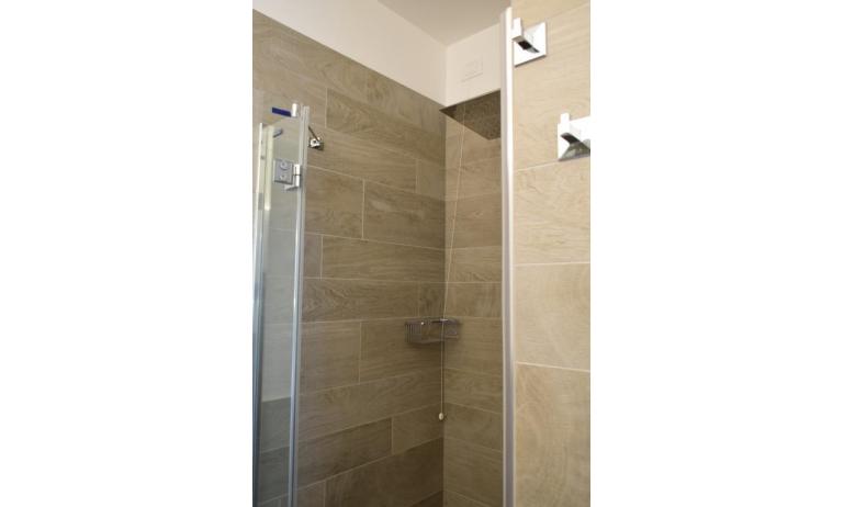 apartments LUNA: B5S/4 - shower enclosure