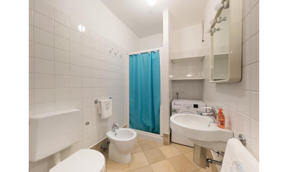 apartments AMERICAN: C6 - bathroom (example)