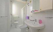 Residence PARCO HEMINGWAY: B5/5H - Badezimmer mit Duschkabine (Beispiel)