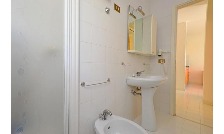 Residence PARCO HEMINGWAY: B5/5H - Badezimmer (Beispiel)