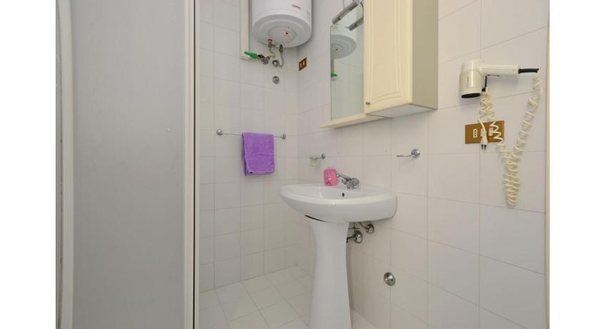 Residence PARCO HEMINGWAY: B5/H5 - Badezimmer mit Duschkabine (Beispiel)