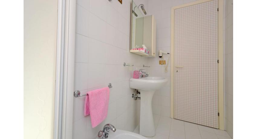 Residence PARCO HEMINGWAY: C7 - Badezimmer mit Duschkabine (Beispiel)