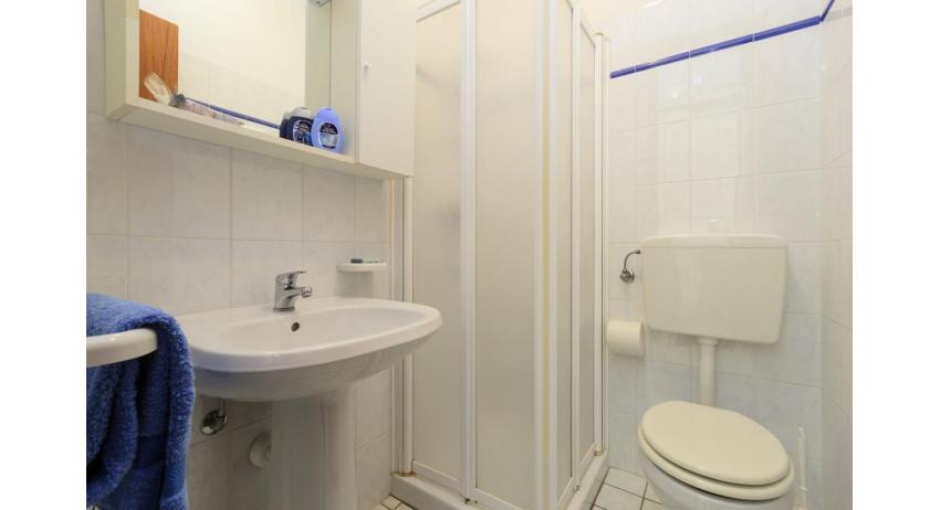Residence RUBIN: B4 - Badezimmer mit Duschkabine (Beispiel)