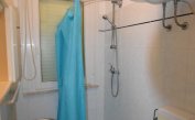 résidence SHAKESPEARE: B4 - salle de bain avec rideau de douche (exemple)