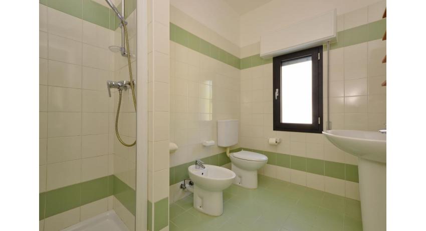 apartments VERDE: B3 - bathroom with a shower enclosure (example)
