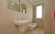 apartments FIORE: B5 - bathroom (example)