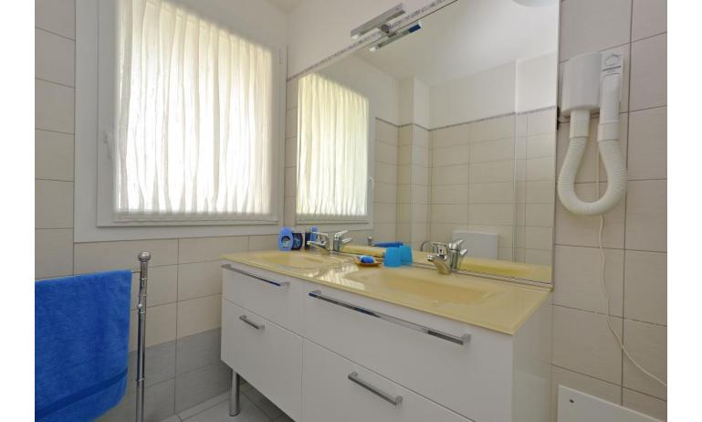 apartments MARE: C8SB - bathroom (example)