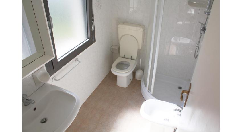 apartments VILLA NODARI: A2 - bathroom with a shower enclosure (example)