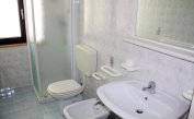 apartments VILLA NODARI: C5/T - bathroom with a shower enclosure (example)