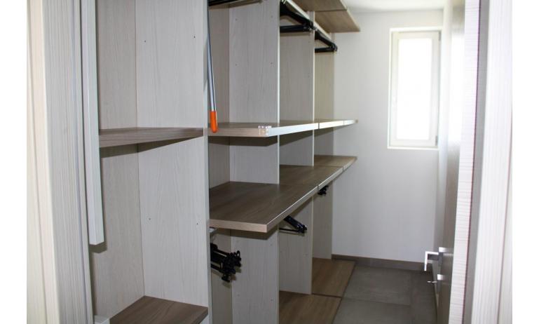 apartments NASHIRA: C8/H - closet (example)