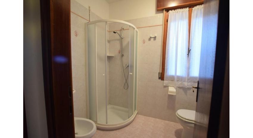 apartments GINESTRA: C6 - bathroom (example)
