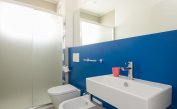 Ferienwohnungen RESIDENZA EDDA: B4/1 - Badezimmer mit Duschkabine (Beispiel)