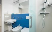 Ferienwohnungen RESIDENZA EDDA: B4/2 - Badezimmer mit Duschkabine (Beispiel)
