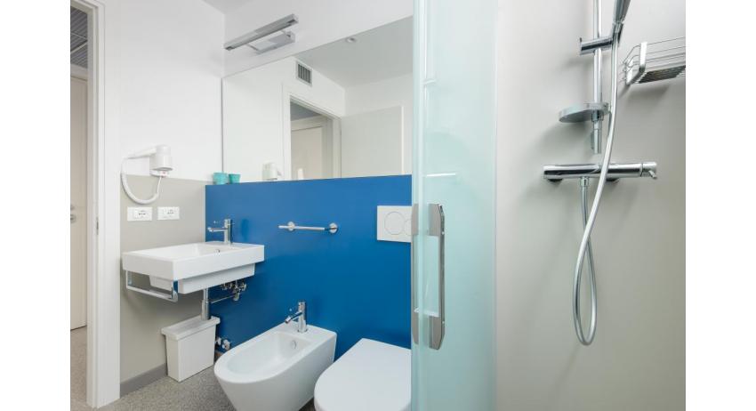 Ferienwohnungen RESIDENZA EDDA: B4/2 - Badezimmer mit Duschkabine (Beispiel)