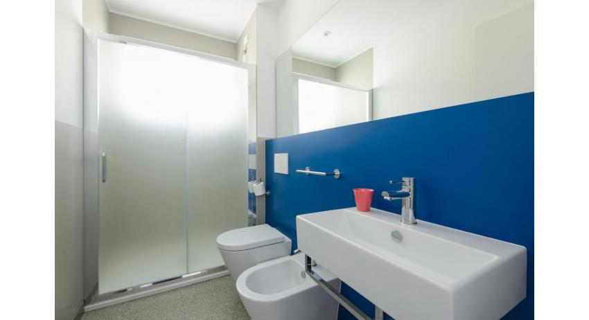 Ferienwohnungen RESIDENZA EDDA: B4/T - Badezimmer mit Duschkabine (Beispiel)