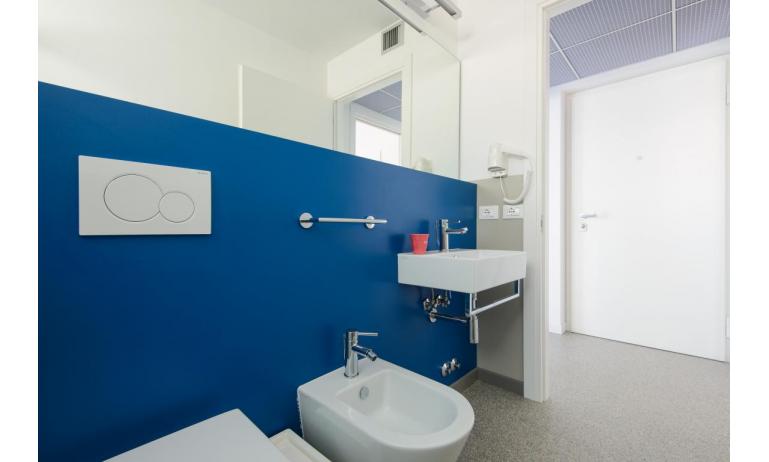 apartments RESIDENZA EDDA: B4/T - bathroom (example)