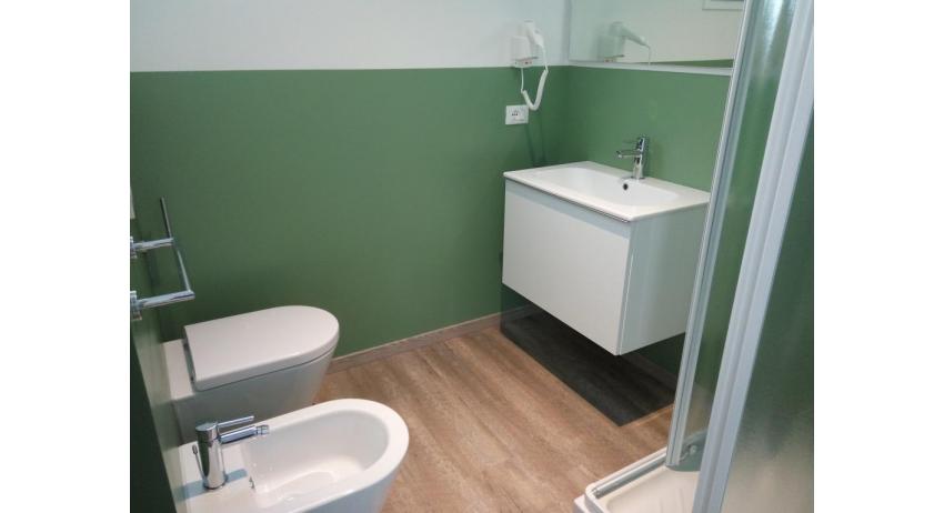 appartament RESIDENZA EDDA: C6/X - salle de bain avec cabine de douche (exemple)
