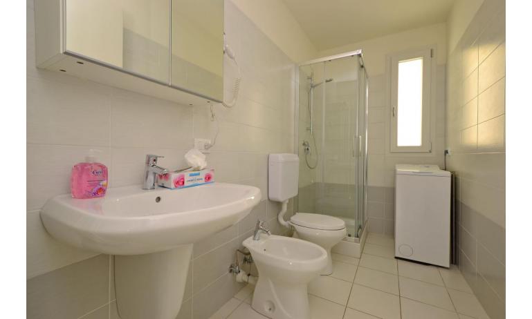 Ferienwohnungen BELLAROSA: C7 - Badezimmer (Beispiel)