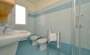 apartments BELLAROSA: C7/2 - bathroom with a shower enclosure (example)