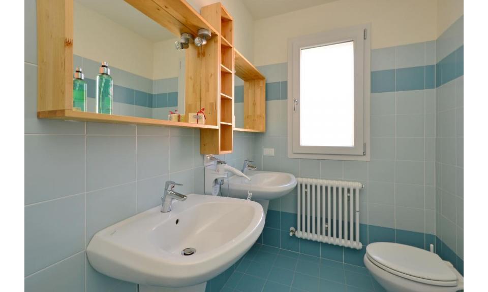 apartments BELLAROSA: C7/2 - bathroom (example)