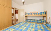 Ferienwohnungen VILLA LUISA: B4/1 - Schlafzimmer mit Stockbett (Beispiel)