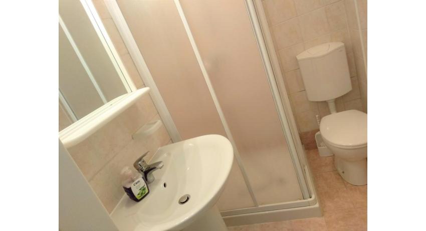apartments MILANO: C6 - bathroom with a shower enclosure (example)