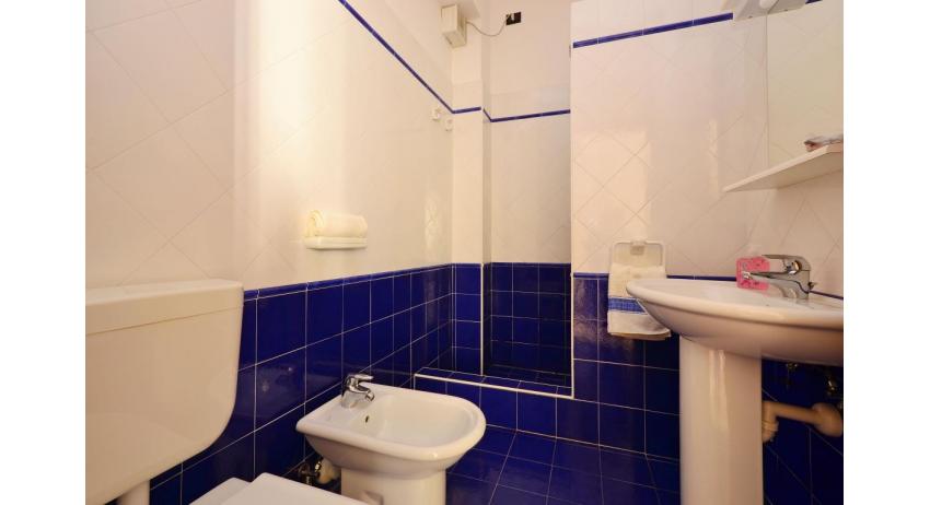 apartments VILLA CECILIA: C6/F - bathroom (example)
