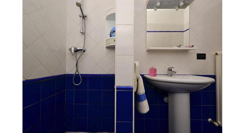 appartamenti VILLA CECILIA: C6/F - bagno (esempio)