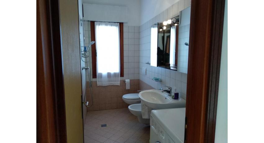 apartments RESIDENCE TINTORETTO: C7/F - bathroom (example)