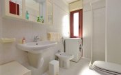 apartments PORTA DEL MARE: C6 - bathroom with a shower enclosure (example)