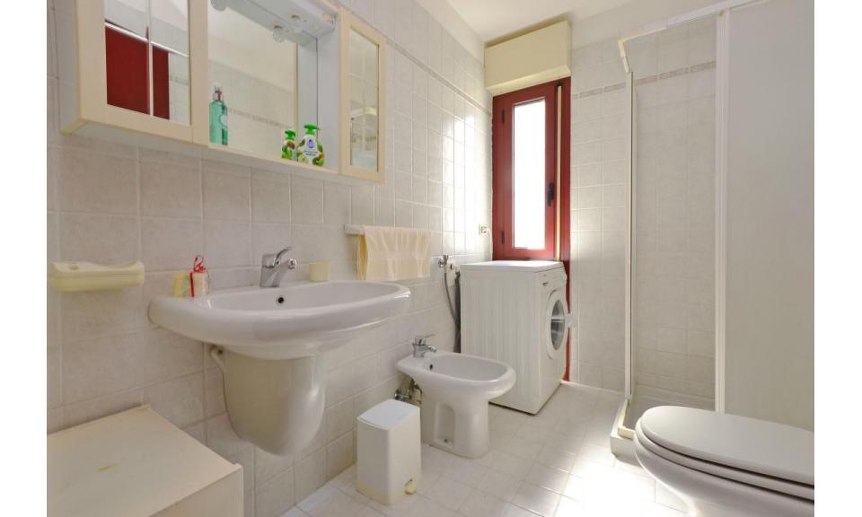 appartament PORTA DEL MARE: C6 - salle de bain avec cabine de douche (exemple)