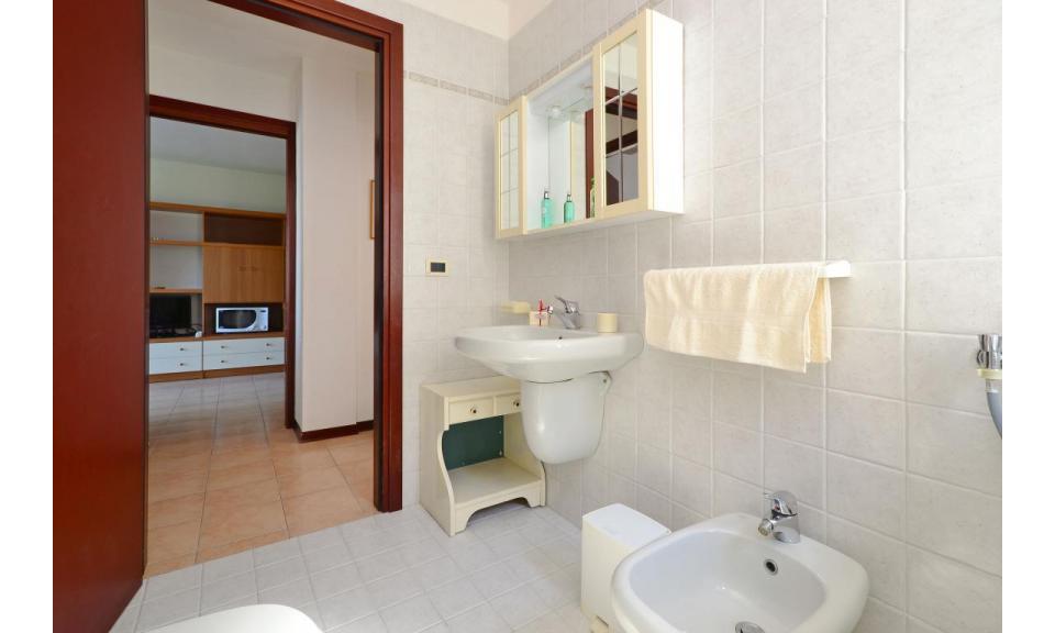 apartments PORTA DEL MARE: C6 - bathroom (example)