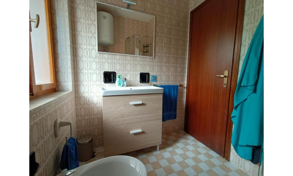 apartments VILLAGGIO GIARDINO: C6/VSI - bathroom (example)