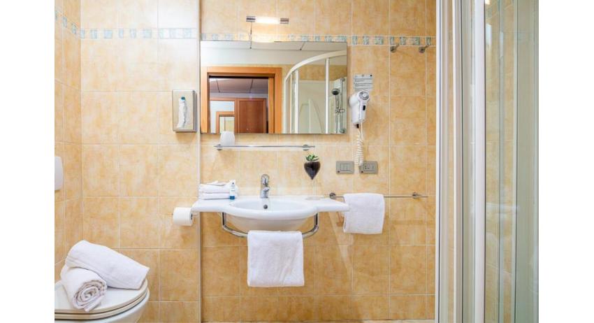 hotel REX: Classic - bagno con box doccia (esempio)