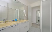 appartamenti MARE: C8 - bagno con box doccia (esempio)