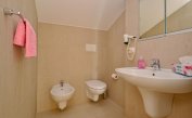 Ferienwohnungen FIORE: B4 - Badezimmer mit Duschkabine (Beispiel)