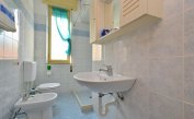 Ferienwohnungen JUPITER: D8 - Badezimmer mit Duschvorhang (Beispiel)