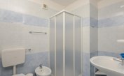 apartments LUNA: B4/1 - bathroom with a shower enclosure (example)